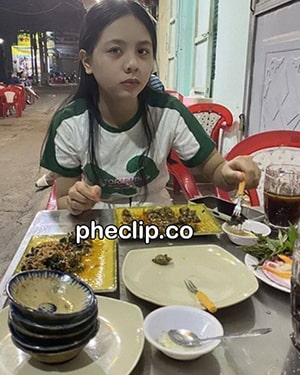Full Địt Em Gái Họ Trên Võng Rồi Dắt Em Đi Ăn Ốc Sex Việt