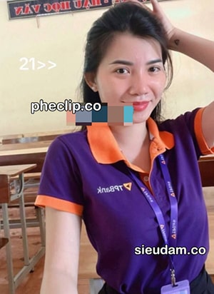 Bé Nhân Viên Ngân Hàng Tp Bank Lộ Clip Đụ Nhau Với Khách Hàng Sex