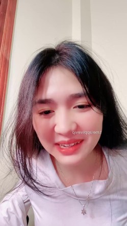 Gái xinh mặc áo dài trắng giả nai vàng ngơ ngác câu trai