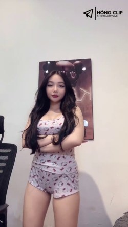Tiktoker Gia Khang 600k follow live trực tiếp khoe hàng họ