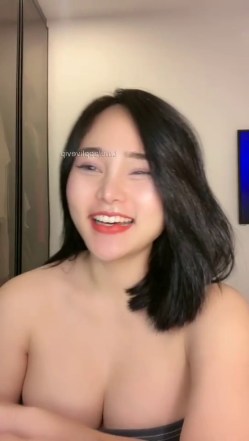 Patty2323 em Hotgirl Thái live QQ khoe cặp bưởi hồ lô