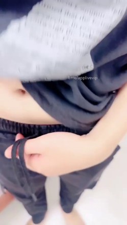 Đang chán đời thì được gái xinh rủ vào nhà nghỉ tâm sự