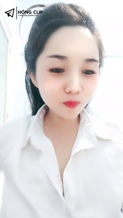 Tiktoker Miu Xinh mới đi làm tiện lúc thay quần áo LIVE cho các anh thẩm du